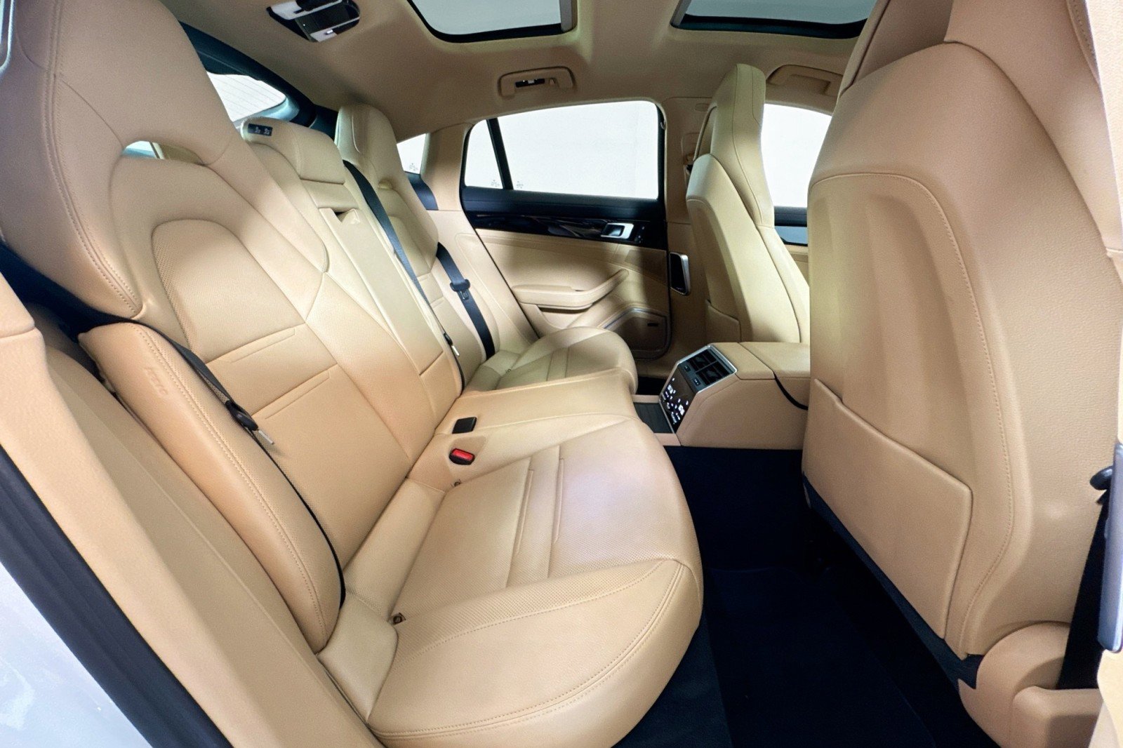 Used 2023 Porsche Panamera 4 w/ Premium Package image 26