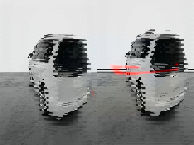 Used 2022 Chrysler Pacifica Touring-L image 2