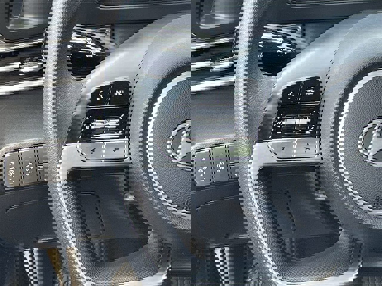 Used 2024 Hyundai Elantra SE image 22