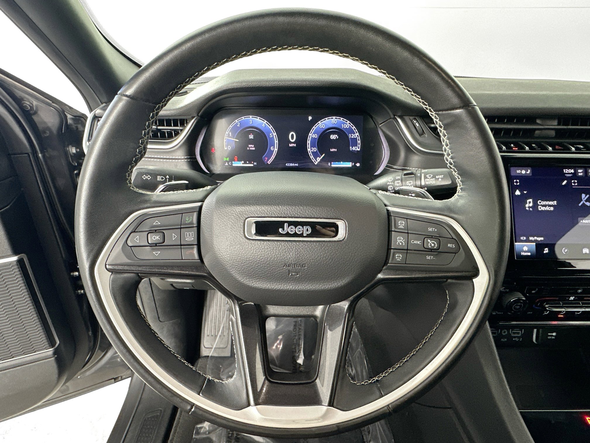 Used 2022 Jeep Grand Cherokee L Altitude image 11