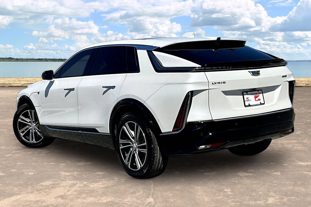 Used 2024 Cadillac Lyriq Luxury RWD image 6