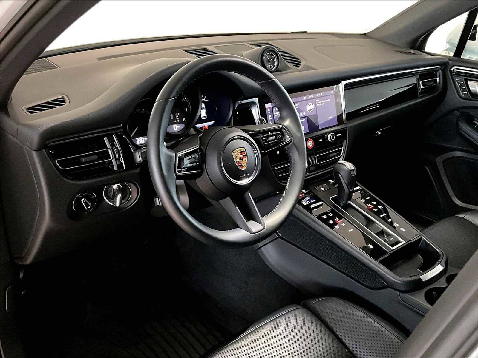 Used 2025 Porsche Macan image 7
