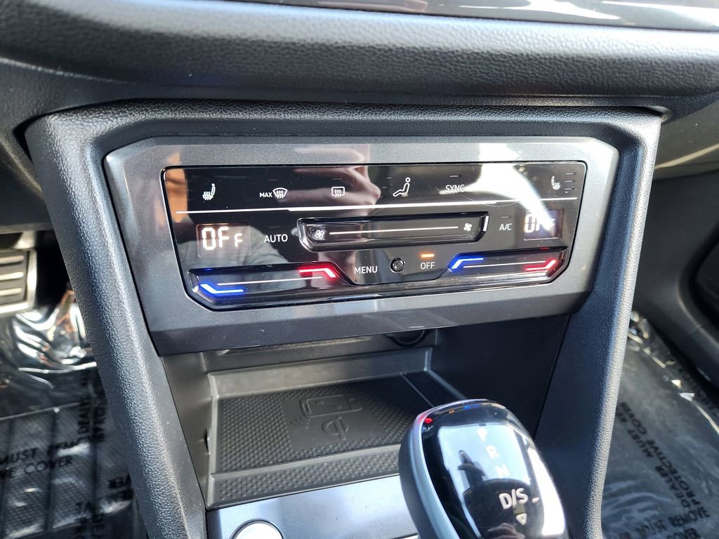 Certified 2024 Volkswagen Tiguan SE R-Line image 24