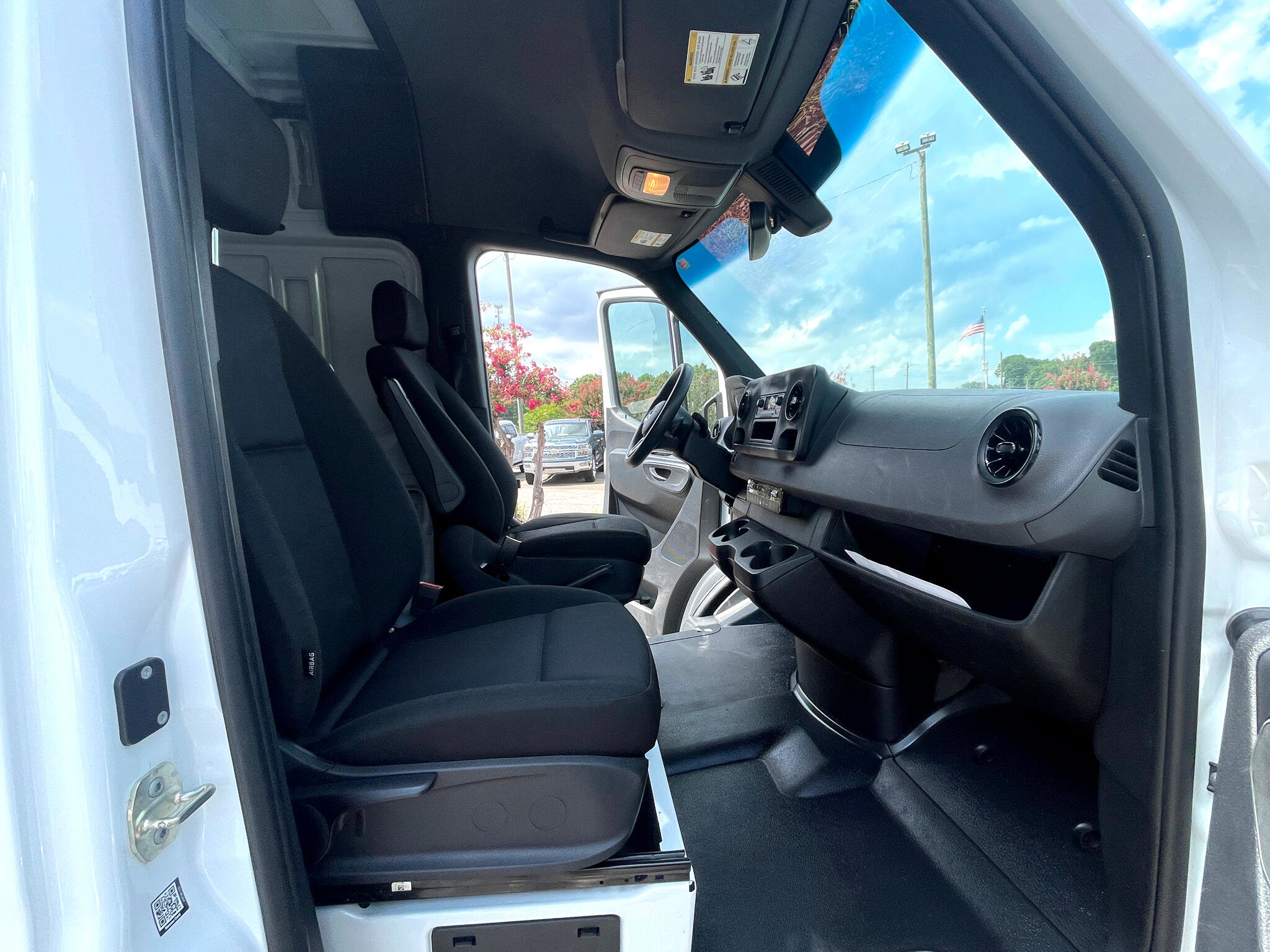 Used 2023 Mercedes-Benz Sprinter 2500 image 18