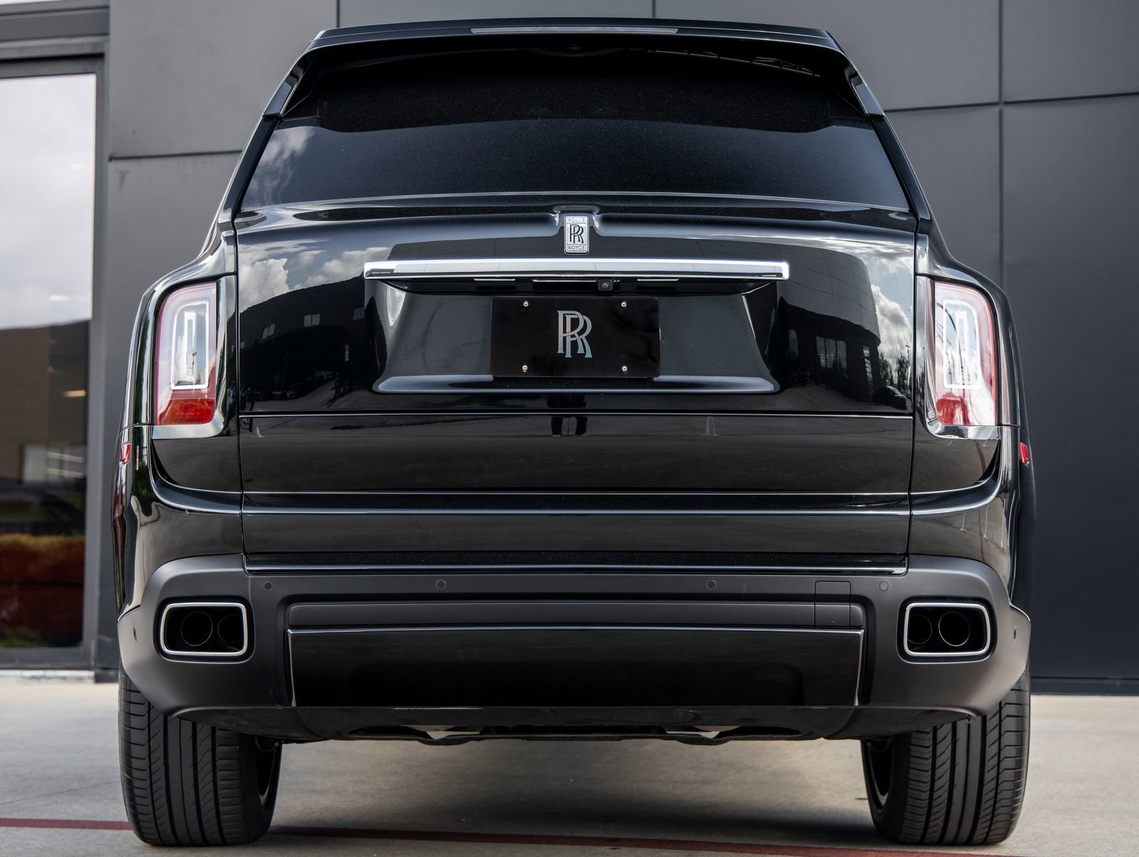 Certified 2023 Rolls-Royce Cullinan w/ Dark Exterior Package image 10