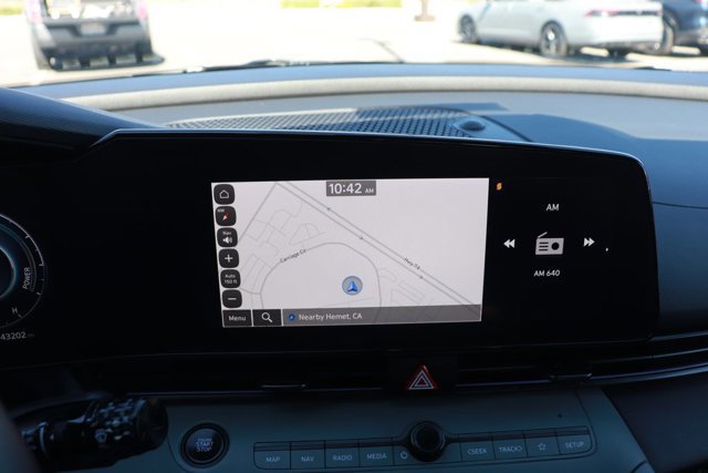 Used 2025 Hyundai Elantra Limited image 16