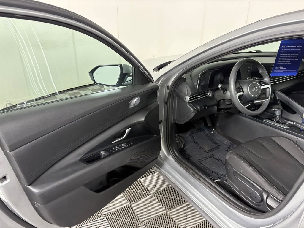 Used 2021 Hyundai Elantra SEL image 12