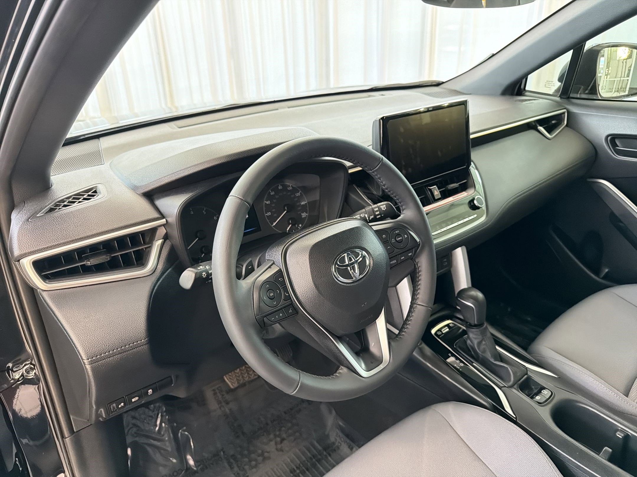 Used 2024 Toyota Corolla Cross SE image 4