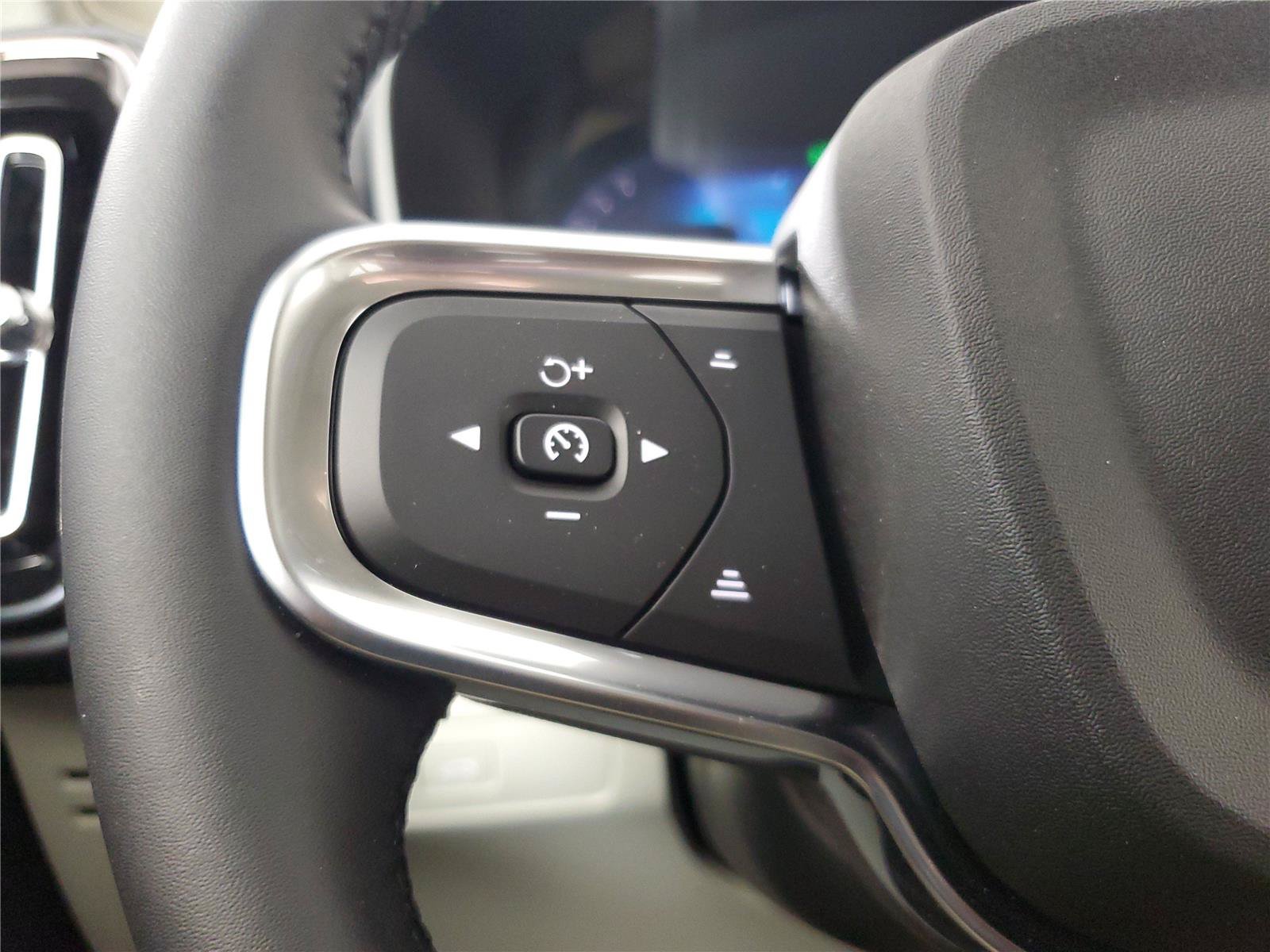 New 2026 Volvo XC40 B5 Plus w/ Protection Package Premier AWD/4WD image 25