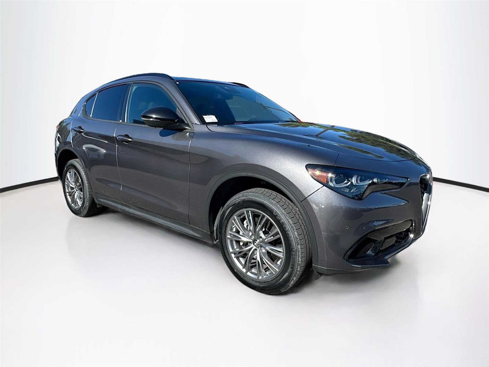 Used 2024 Alfa Romeo Stelvio Sprint image 1