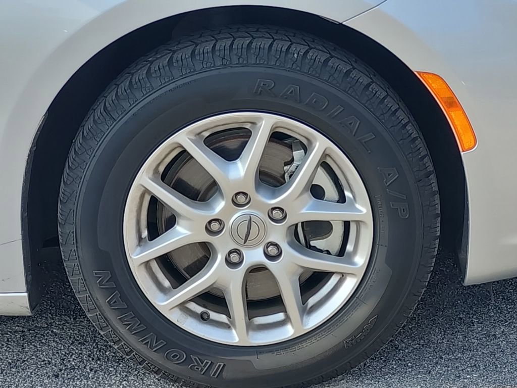 Certified 2023 Chrysler Pacifica Touring-L image 24