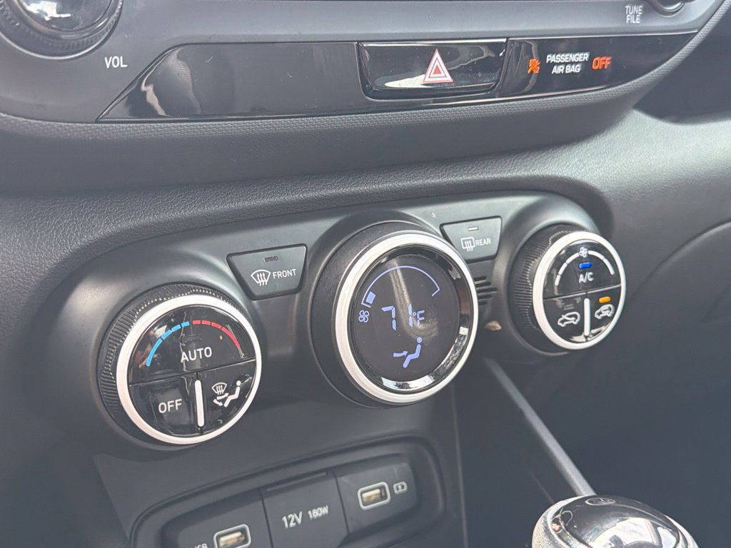 Used 2022 Hyundai Venue Limited FWD image 20