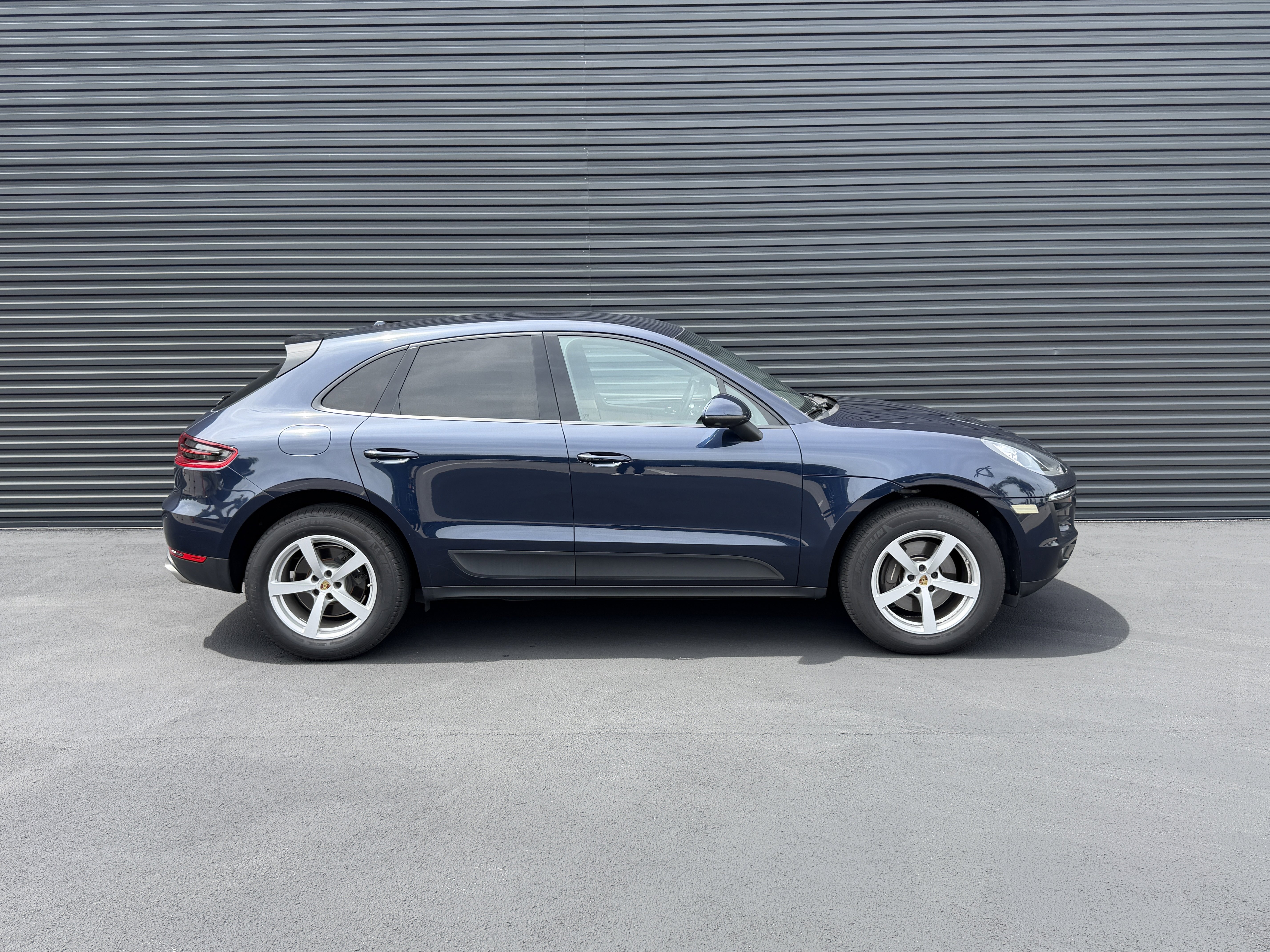 Used 2018 Porsche Macan AWD/4WD image 8