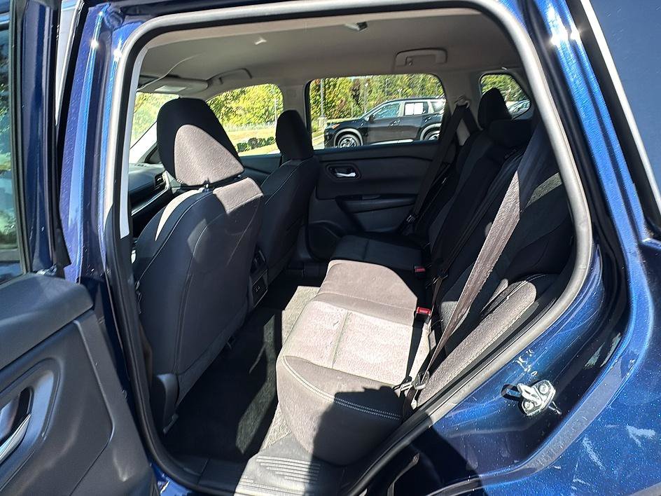 Certified 2025 Nissan Rogue SV FWD image 17