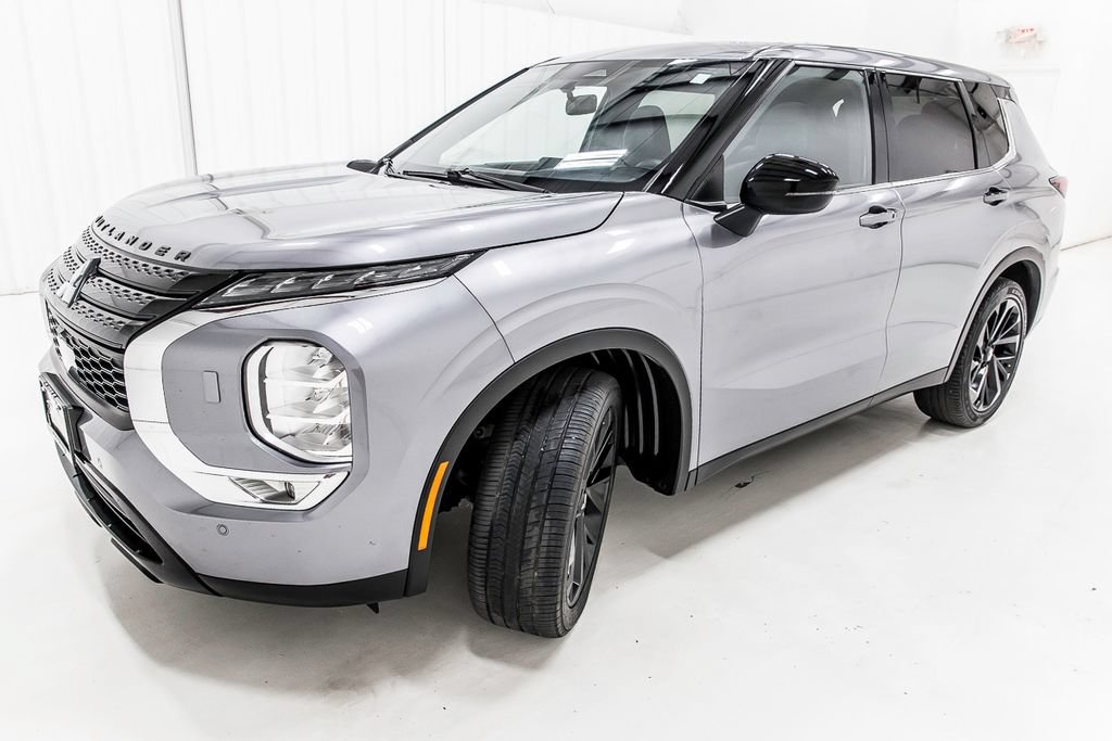 Used 2022 Mitsubishi Outlander SEL Black Edition AWD/4WD image 2