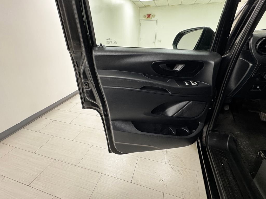 Used 2018 Mercedes-Benz Metris Passenger image 9
