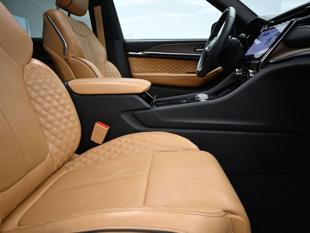 Used 2023 Jeep Grand Cherokee L Summit w/ Advanced Protech Group IV image 28