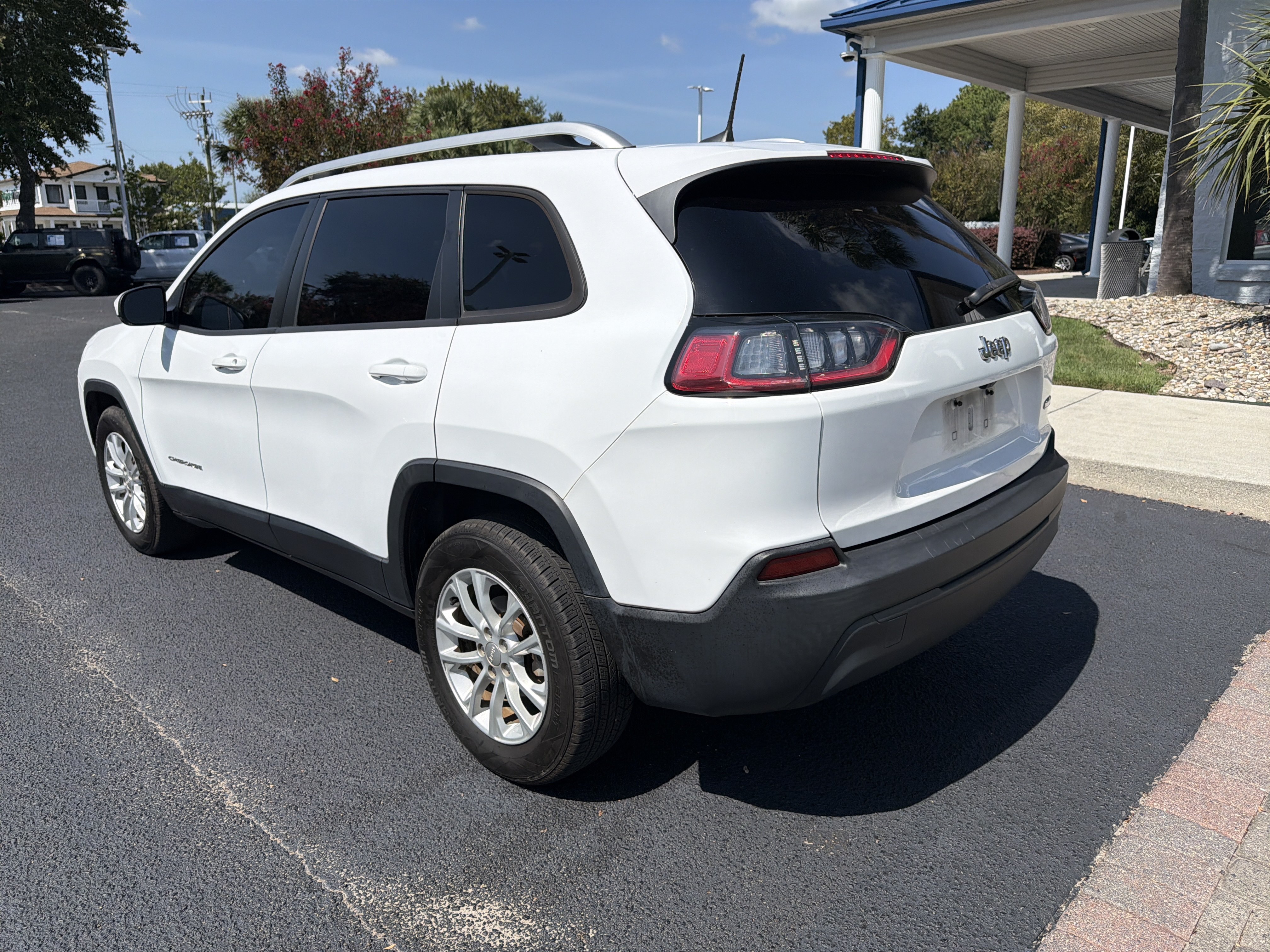 Used 2021 Jeep Cherokee Latitude FWD image 7