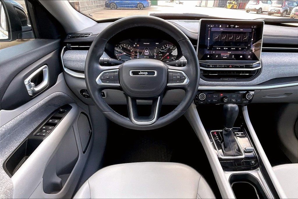 Used 2022 Jeep Compass Latitude w/ Sun and Sound Group image 5