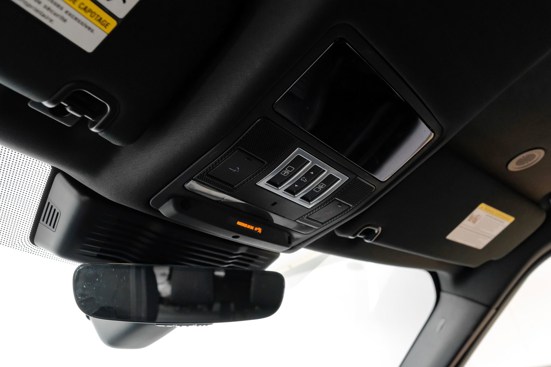 Used 2023 Land Rover Discovery S R-Dynamic image 34