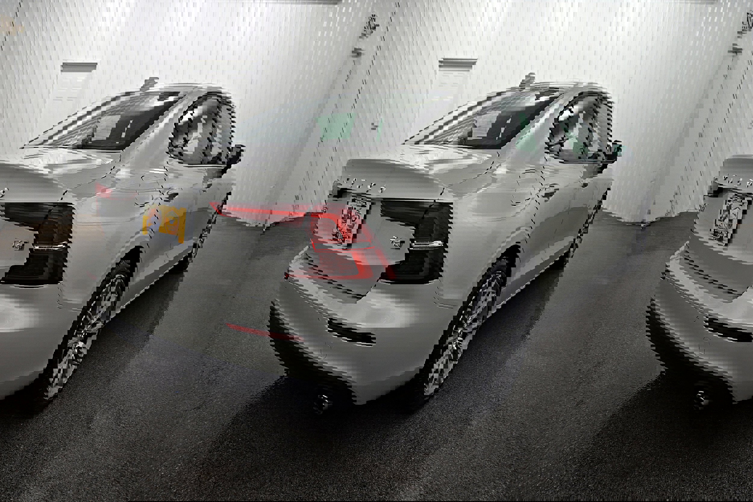 Used 2019 Volvo S60 T6 Momentum w/ Multimedia Package image 34