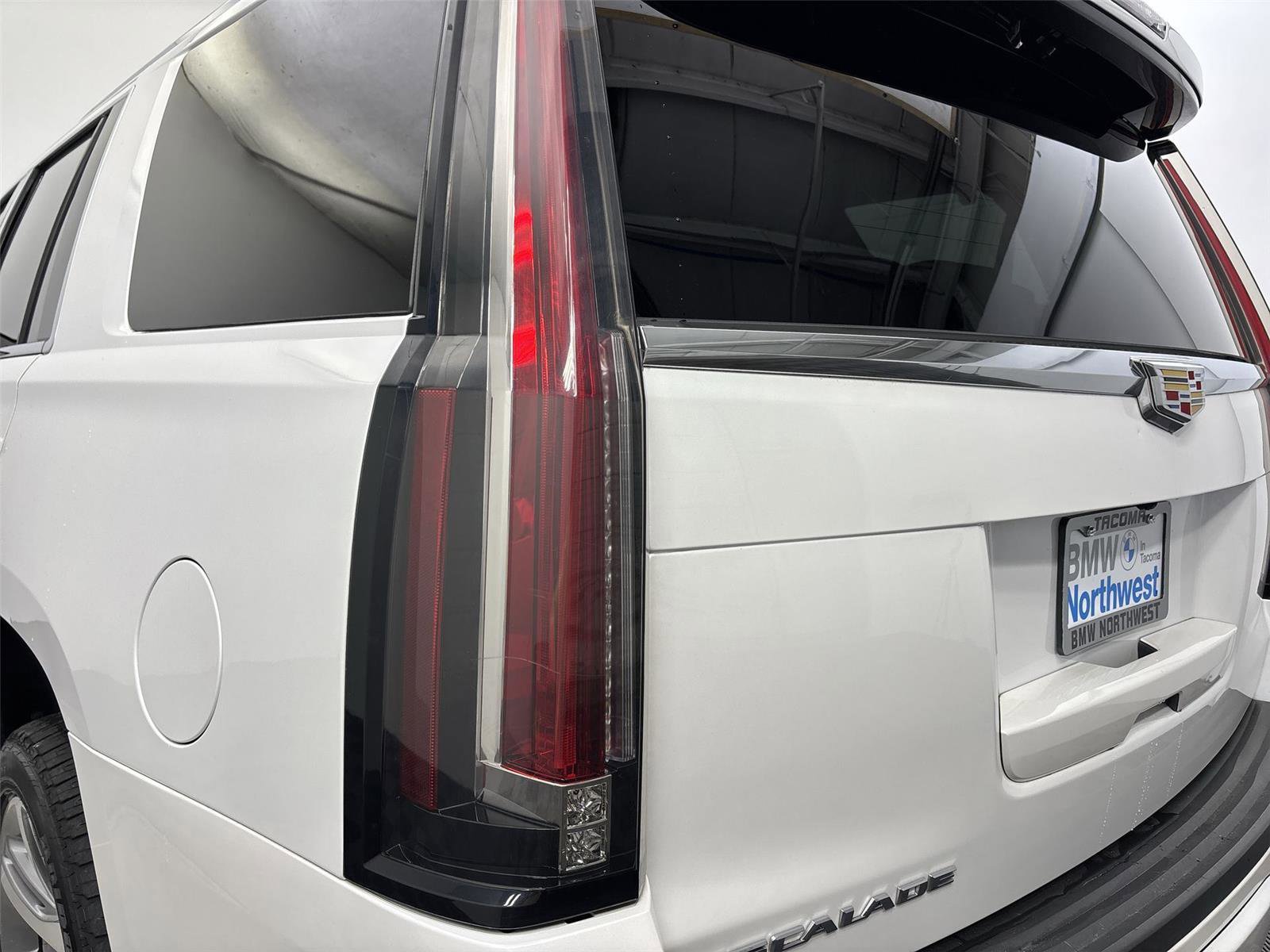 Used 2016 Cadillac Escalade Premium AWD/4WD image 19