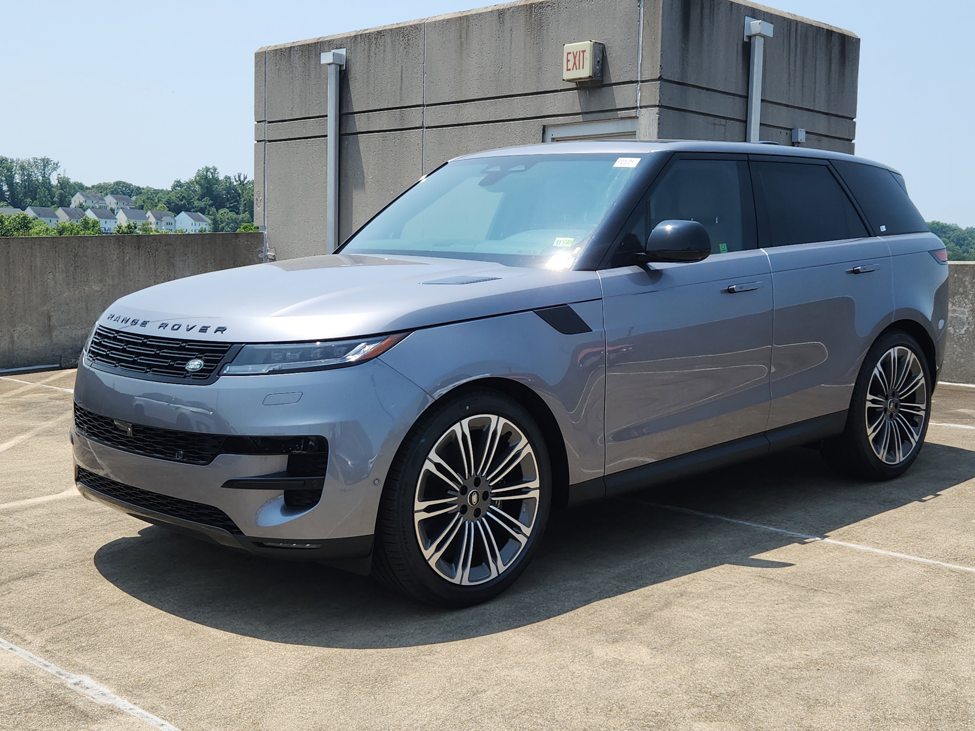New 2025 Land Rover Range Rover Sport SE
