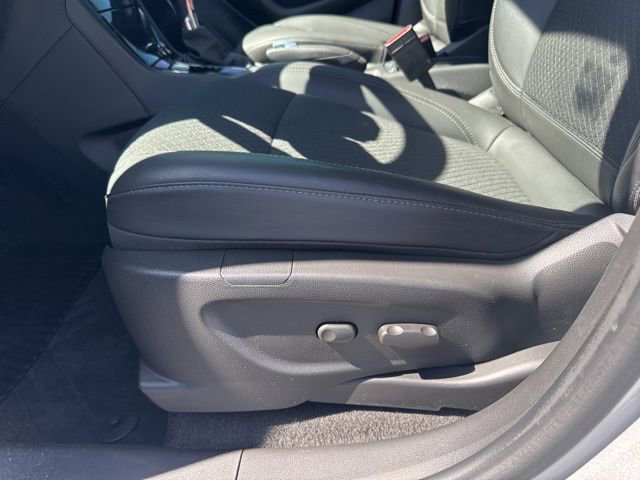 Used 2022 Buick Encore Preferred w/ Safety Package II image 18