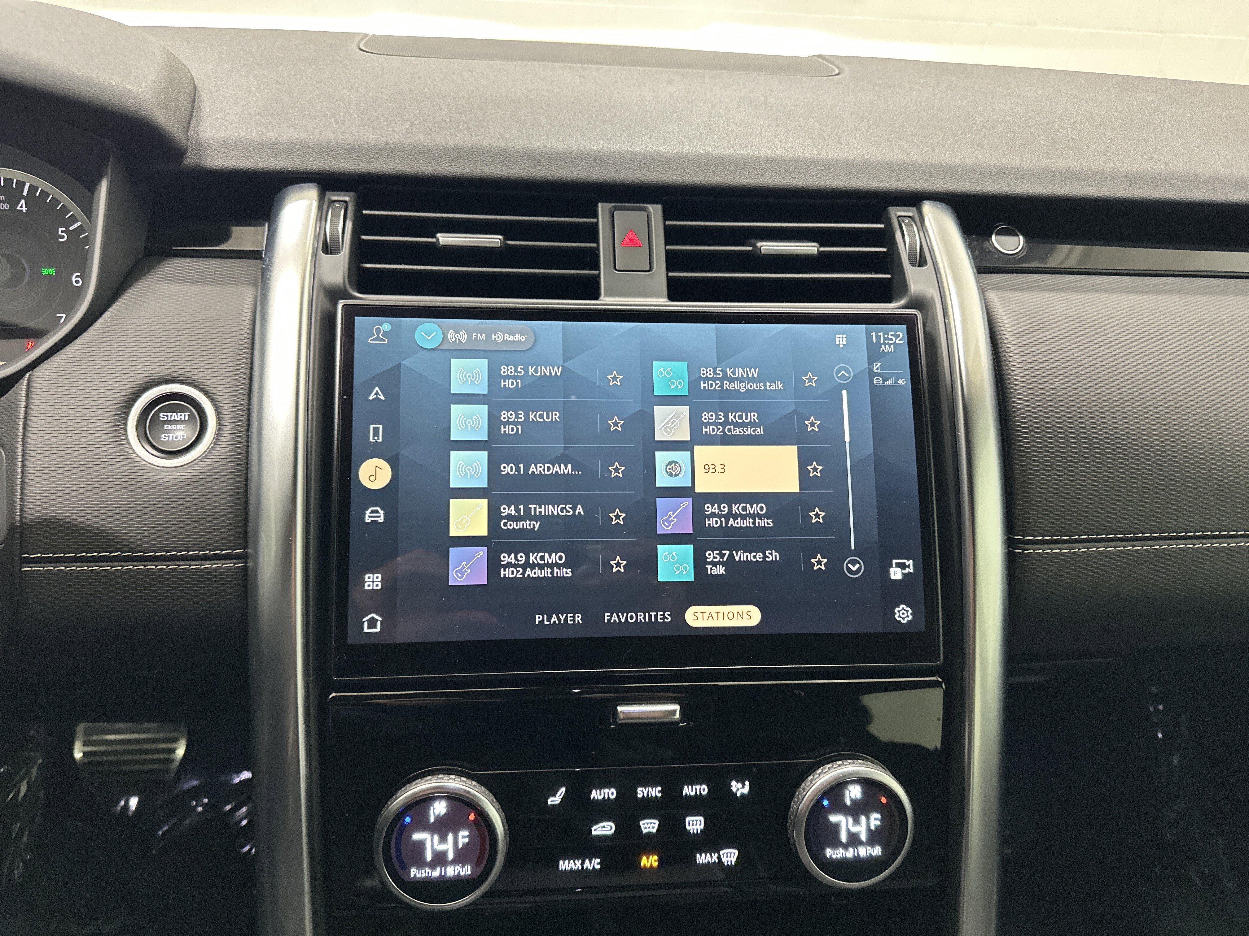 Used 2023 Land Rover Discovery S R-Dynamic image 23