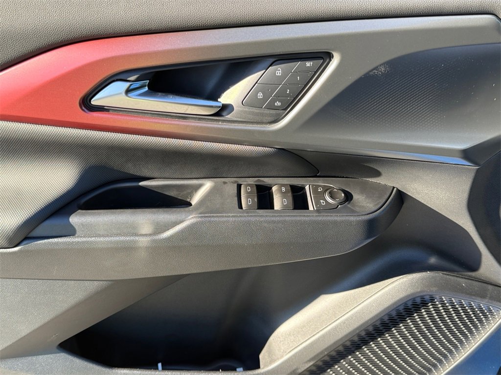 New 2026 Chevrolet Equinox EV RS image 11