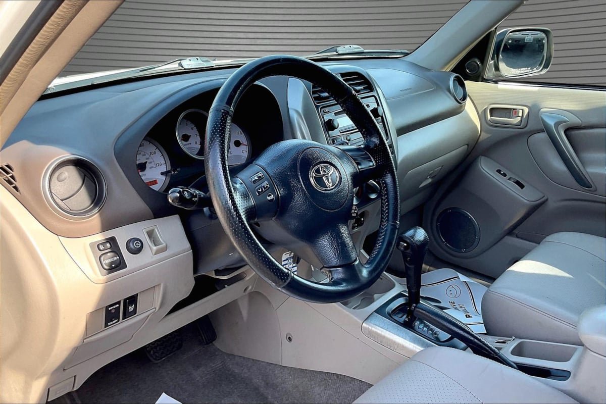 Used 2004 Toyota RAV4 4WD image 16