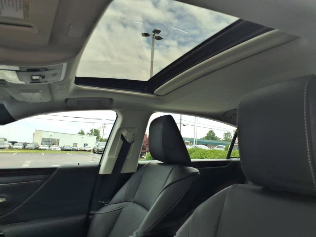 Used 2023 Lexus ES 350 w/ Accessory Package (Z2) image 14
