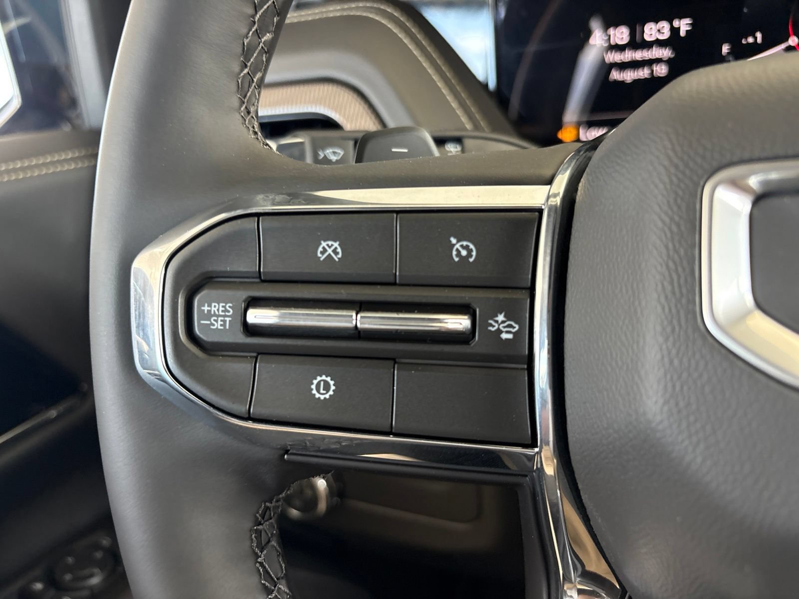 New 2026 GMC Yukon XL Elevation w/ LPO, Floor Liner Package AWD/4WD image 32