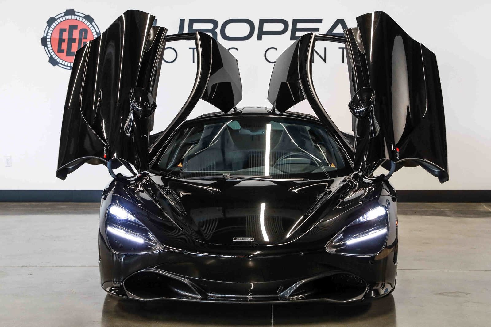 Used 2019 McLaren 720S RWD image 4