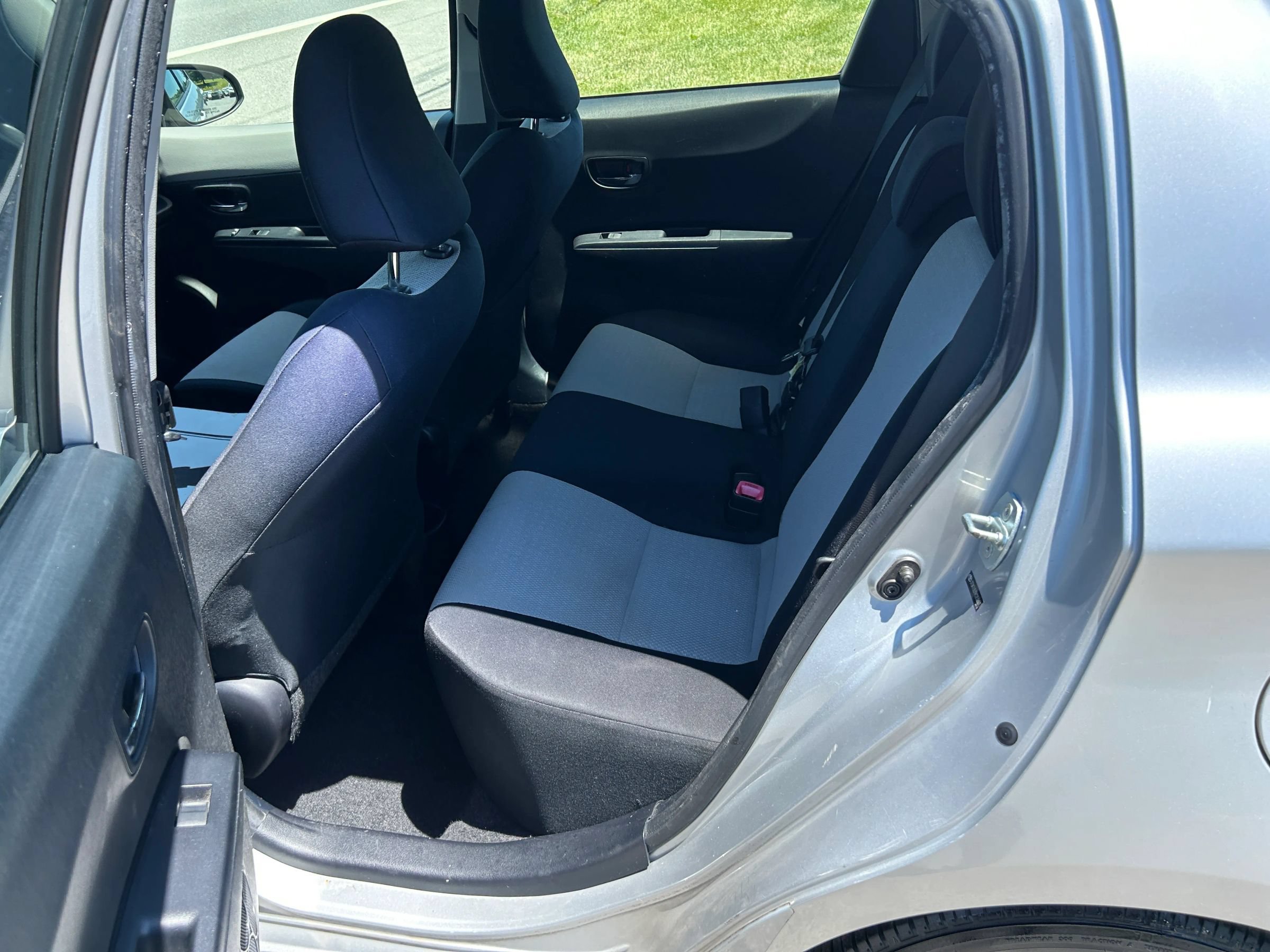 Used 2012 Toyota Yaris LE FWD image 13