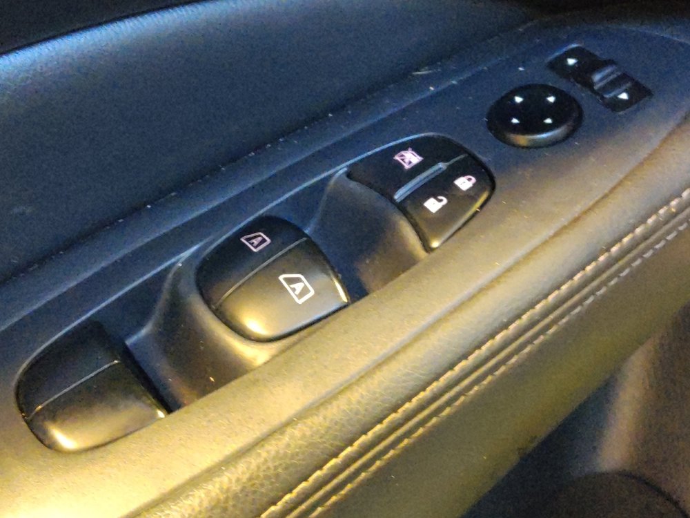 Used 2020 Nissan Pathfinder Platinum FWD image 27