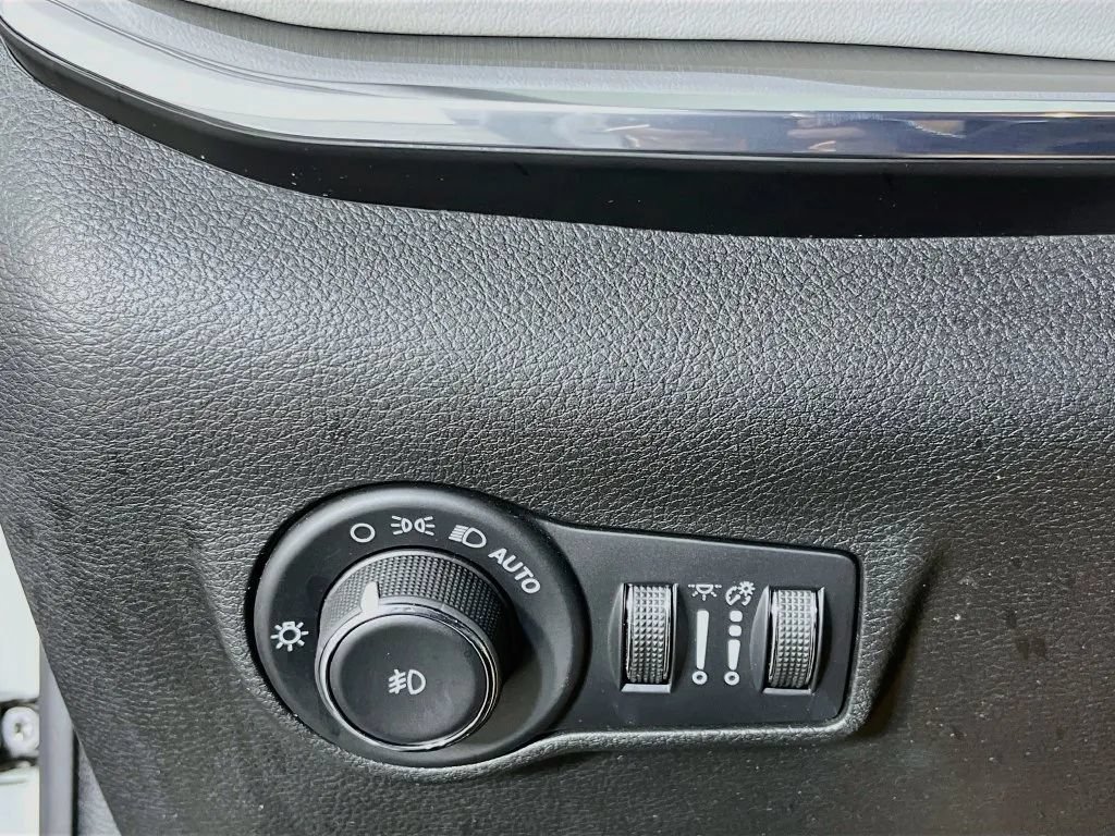 Used 2022 Jeep Compass Limited AWD/4WD image 12