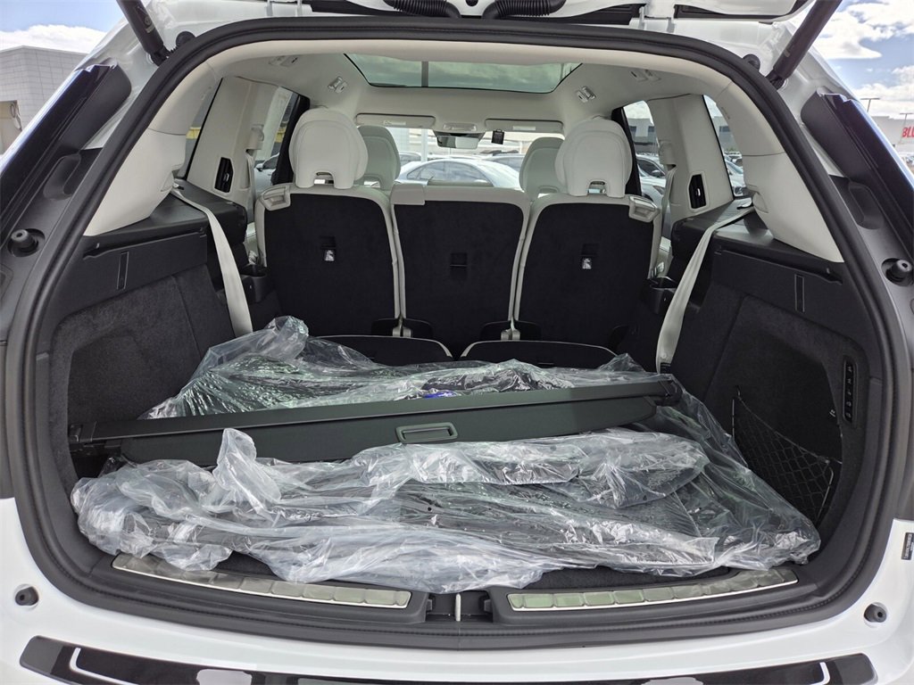 New 2025 Volvo EX90 Ultra w/ Protection Package Premier image 16