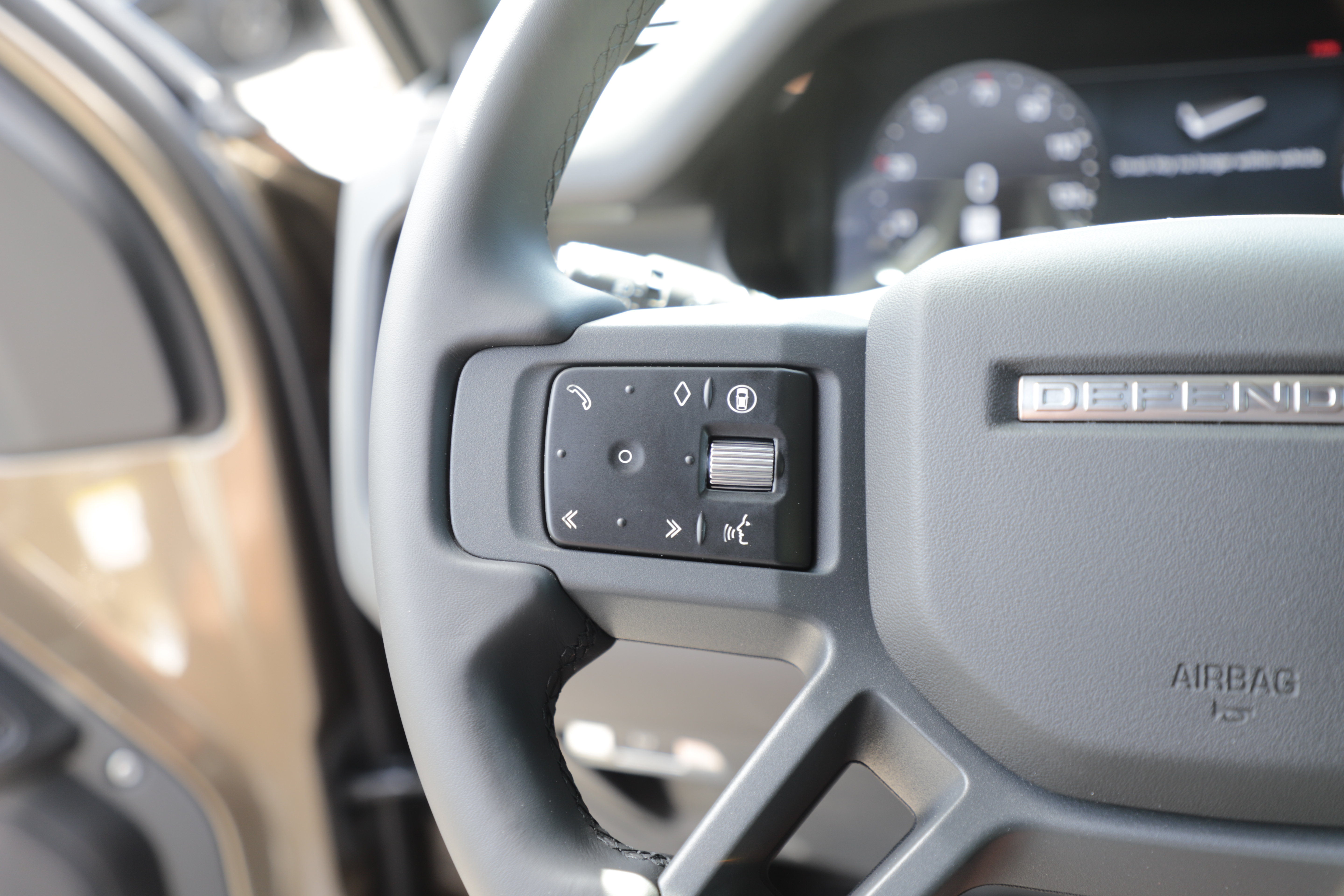 New 2026 Land Rover Defender 110 X-Dynamic SE AWD/4WD image 25
