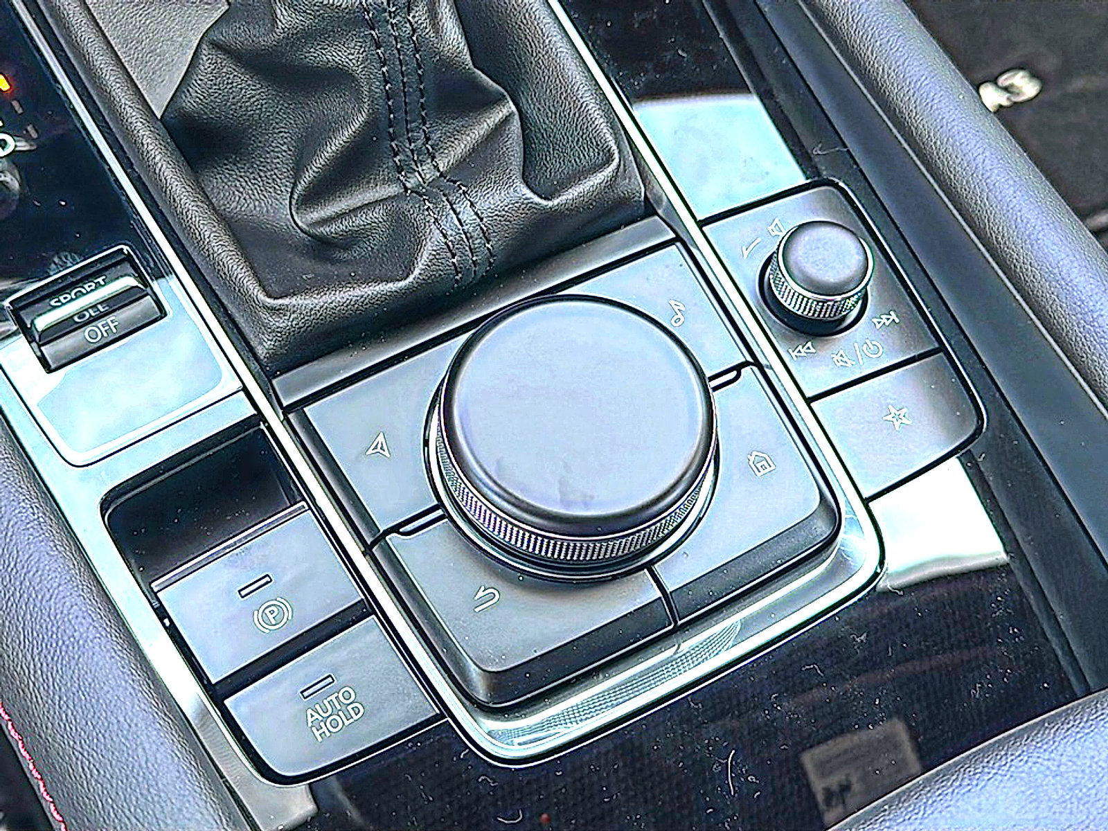 New 2025 MAZDA MAZDA3 Carbon image 25