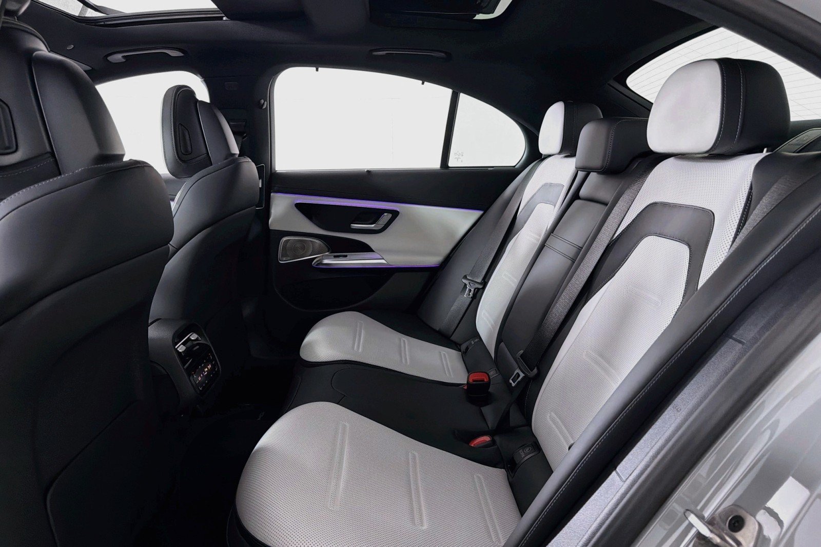 New 2026 Mercedes-Benz E 53 AMG e 4MATIC Sedan image 7