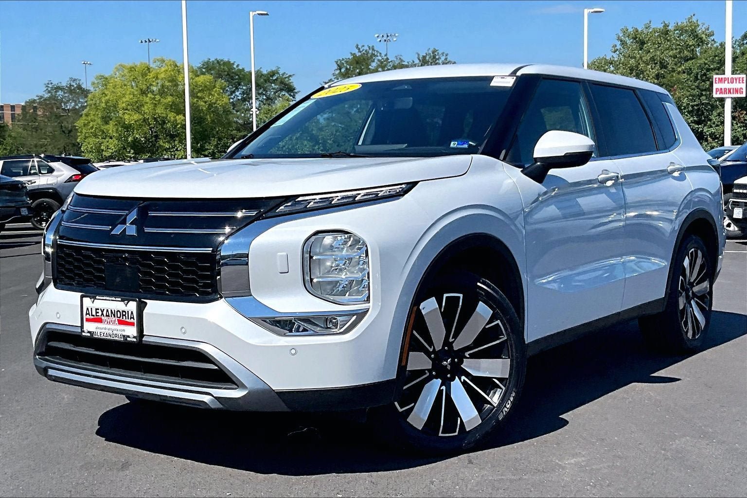Used 2025 Mitsubishi Outlander SE