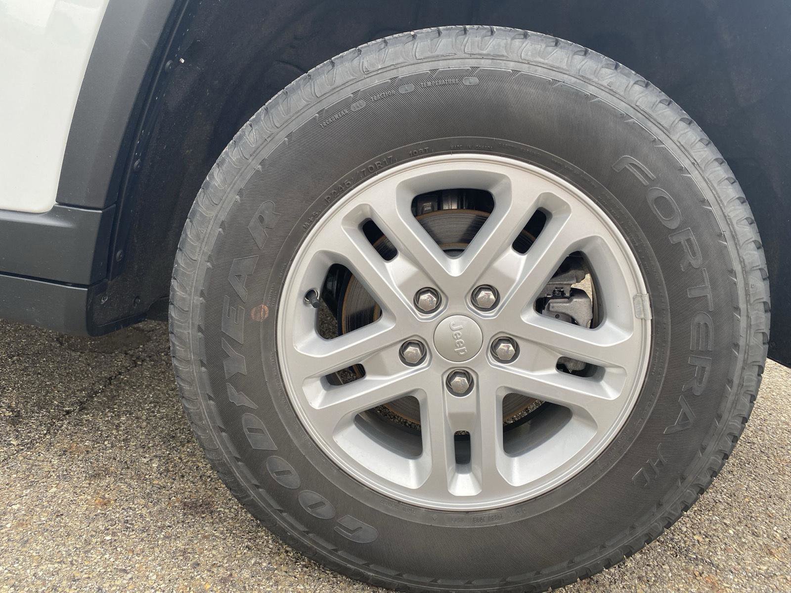 Used 2022 Jeep Grand Cherokee Laredo w/ Luxury Tech Group I image 12