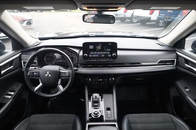 Used 2024 Mitsubishi Outlander SE FWD image 7