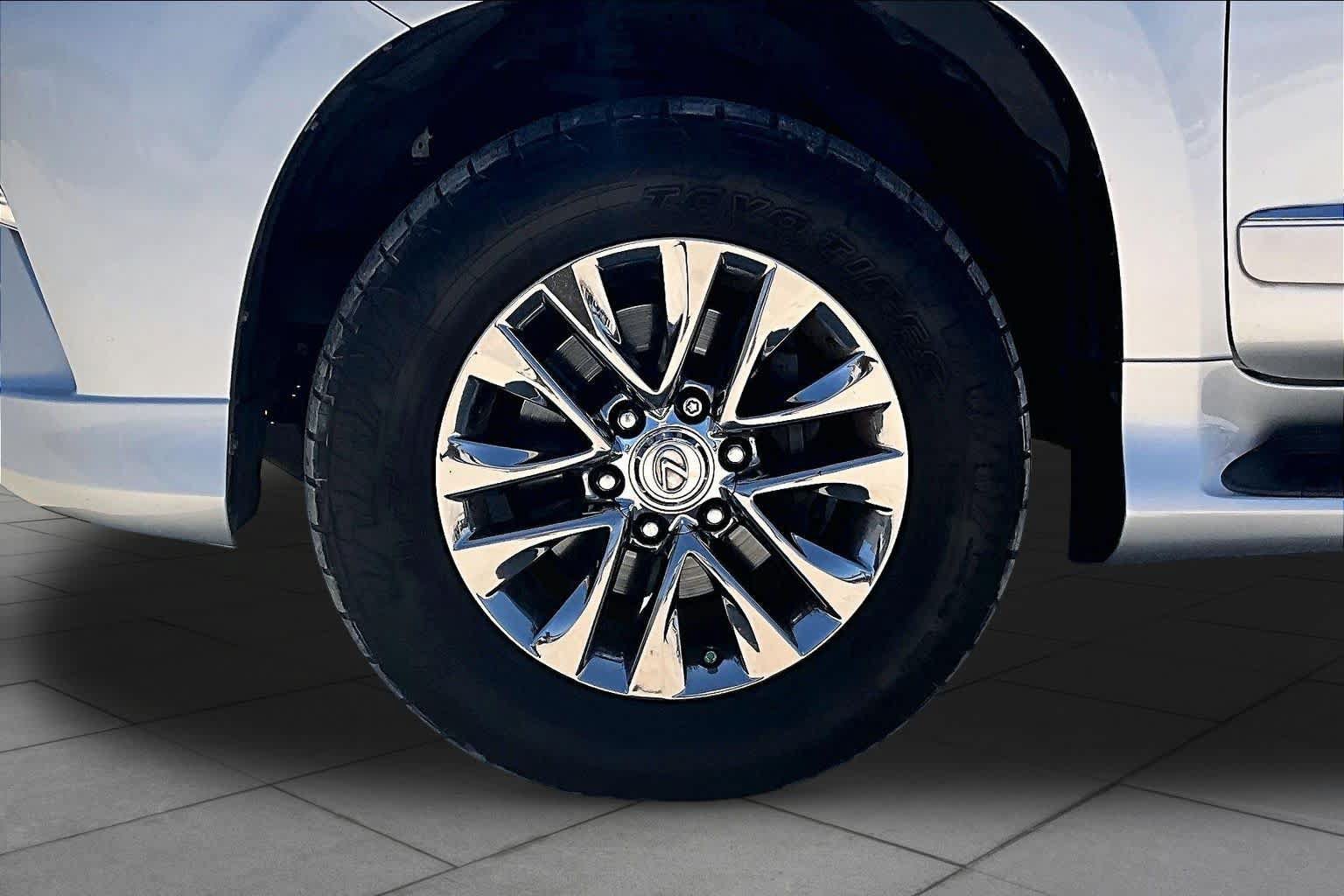 Used 2015 Lexus GX 460 w/ Premium Package AWD/4WD image 10