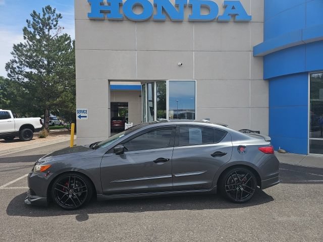 Used 2013 Acura ILX w/ Technology Package FWD image 2