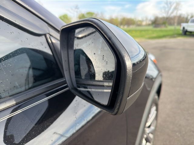 Used 2022 Ford Explorer XLT w/ Equipment Group 202A image 6