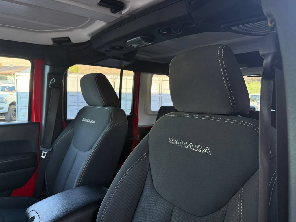 Used 2018 Jeep Wrangler Unlimited Sahara w/ Max Tow Package AWD/4WD image 34