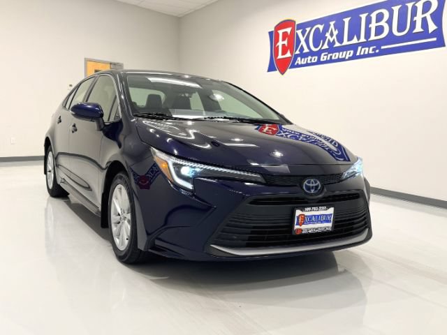 Used 2024 Toyota Corolla XLE FWD image 2