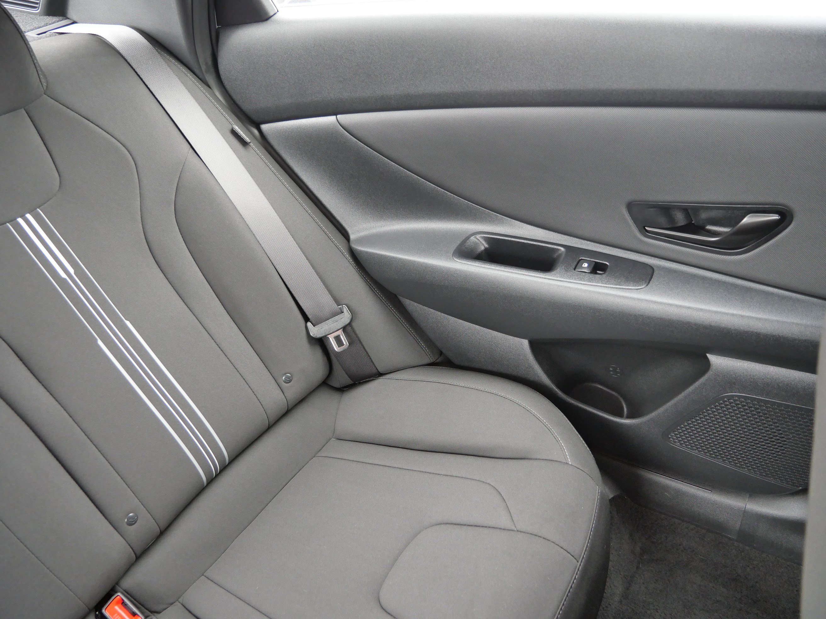 Used 2025 Hyundai Elantra SEL image 14